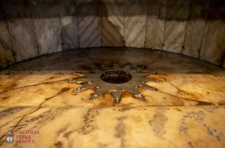 The fourteen-pointed silver star set in the marble floor of the grotto.